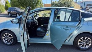 Toyota Prius Diesel 4x4 2019, boîte automatique, option manuelle, conduite à gauche, sièges en cuir, caméra arrière, taille des pneus R16 - Product Image 6