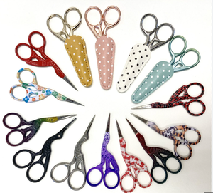 Ciseaux de broderie de 3.6 pouces avec couverture en cuir Ciseaux de couture Ciseaux d'artisanat vintage en acier inoxydable pour l'artisanat Filetage - Product Image 1