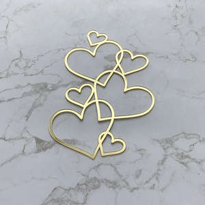 Adorno Navideño de Hierro Forjado en Forma de Corazón Hecho a Mano de Alta Calidad, Acabado Dorado, Color y Tamaño Personalizables para Árbol de Navidad - Product Image 1