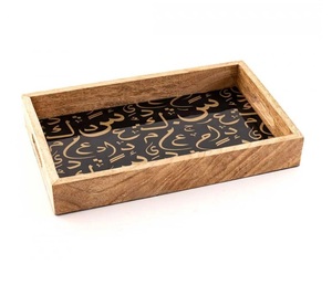 Plateau à chocolat en bois de manguier au design moderne Plateau de service fait main en émail de calligraphie arabe personnalisé durable pour chocolat et dattes - Product Image 2