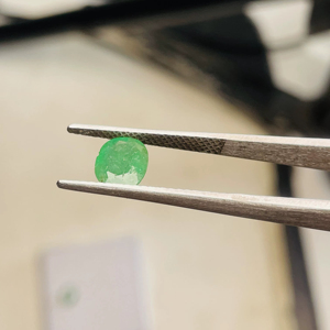 Esmeralda Natural, 2 Piezas, Corte Ovalado, Piedra Preciosa de Zambia, Buena Calidad, Lustre, Bonito Color Verde, Pulido Perfecto para Cualquier Joyería - Product Image 3