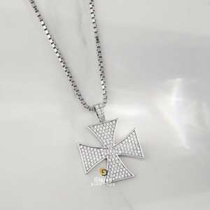 Pendentif croix en fer glacé en argent sterling 925 avec diamants de laboratoire taille brillante VVS Clarity Gold avec idée cadeau d'occasion - Product Image 5