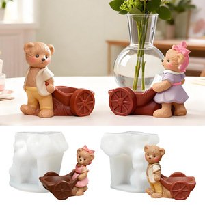 Moule en silicone pour arrangement floral hydroponique DIY en forme d'ours en peluche - Petit ours, lierre vert - Product Image 4