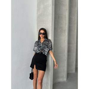 Blusas y Camisas de Terciopelo con Estampado de Leopardo Gris para Mujer, Topshow, Venta al Por Mayor - Product Image 4