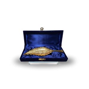Plato de servicio en forma de hoja chapado en oro Caja de terciopelo simple y elegante Embalaje para ocasiones especiales y juegos de regalo - Product Image 1