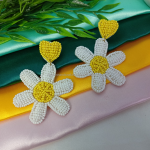 Boucles d'oreilles en résine faites à la main de haute qualité avec des couleurs terreuses organiques pour des looks inspirés de la nature au prix le plus bas Par HANNANHANDICRAFT - Product Image 4