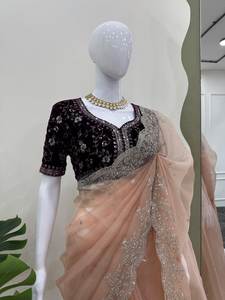 Saree de créateur en soie organza lourde avec fil et paillettes Travail 9000 Chemisier en velours | Vêtements de mariage indiens de luxe - Product Image 3