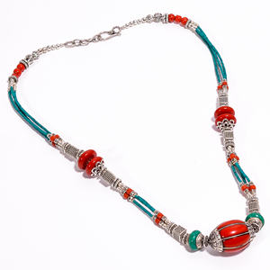 Collar de Plata Tibetana con Coral y Lapislázuli, Ideal para Compromiso, Boda o Aniversario - Product Image 2