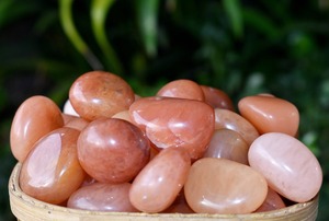 Pierres dégringolées d'aventurine rouge de haute qualité polies en vrac en gros pour la guérison Feng Shui ou l'utilisation de cadeaux - Product Image 2