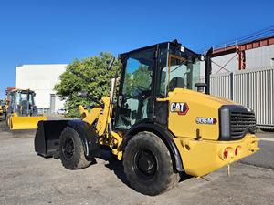 Mini cargadora de ruedas Cat 906M, 35 toneladas, 55 kW, certificado CE, excelente estado, bajas horas con rodamiento de caja de cambios de motor - Product Image 4