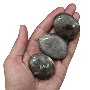 Venta al por mayor de piedras naturales de crisoberilo ojo de gato cristales de curación energizantes para vitalidad y coraje piedra de Palma a granel - Product Image 4