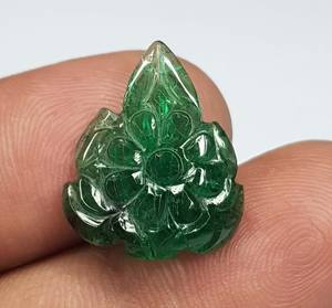 Pendentifs larme en forme de feuille d'émeraude sculptée en forme de pierre précieuse pour la fabrication de bijoux Emerald Mughal Art By Zubeda Gems - Product Image 2