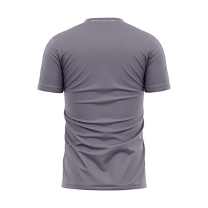 เสื้อยืดแขนสั้นสีเทาสำหรับผู้ชาย ZOOM TRADING พิมพ์ลายโลโก้ด้านหน้า ทรงปกติ สวมใส่สบาย เป็นมิตรกับสิ่งแวดล้อม ป้องกันรังสียูวี ระบายอากาศได้ดี ผลิตจากโพลีเอสเตอร์ 100% - Product Image 2