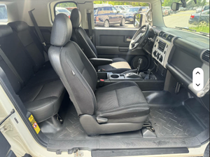 Toyota FJ Cruiser Usado Recientemente - 4x4 - Volante a la Izquierda - 2010 - Emisiones Ecológicas - Listo para Enviar - Product Image 3