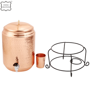 Pot de distributeur d'eau en cuivre traditionnel à forte valeur ajoutée avec tasse d'eau et bouteille d'eau disponible au prix de gros - Product Image 6