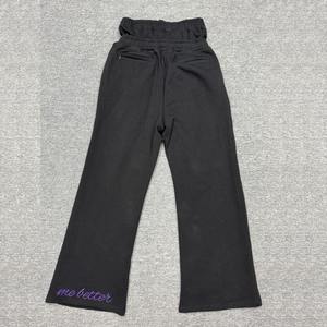 กางเกงวอร์มทรงขาบานเอวสองชั้นปักลายแบบกำหนดเอง สไตล์ลำลอง ทรงเข้ารูป แต่งขาด แฟชั่นลายปะติด กางเกงขายาวทรงกว้างสำหรับผู้ชาย - Product Image 6