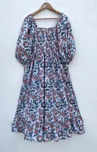 Tunique bohème en coton pour femmes, imprimé en blocs, robe d'été à porter sur la plage, fabrication artisanale, décoration en dentelle, vente en gros, design taille naturelle - Product Image 2