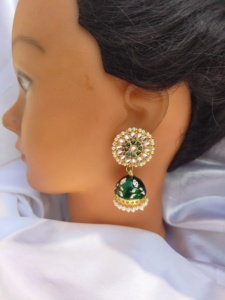 Boucles d'oreilles Meenakari Kundan Jhumka bijoux indiens traditionnels pour mariages, Mehendi, cérémonies Sangeet, demoiselle d'honneur et faveurs d'invité - Product Image 4