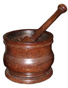 Mortier et pilon en bois détaillés, mettant en valeur une finesse de fabrication, tout en permettant un broyage efficace pour les besoins quotidiens de la cuisine. - Product Image 6