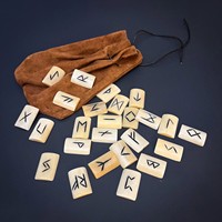 Natural Creations Inc. Ensemble de jeu de runes vikings en os de buffle d'eau véritable, pièces de runes Futhark Elder polies blanches, religieuses