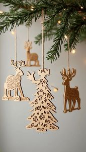 Ornements accrochants de Noël en bois faits main avec le regard traditionnel parfait pour la décoration de saison de vacances - Product Image 6