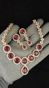 Ensemble de collier élégant de haute qualité en plaqué or avec boucles d'oreilles pour femmes Collier classique avec boucles d'oreilles Mariage de créateur - Product Image 2