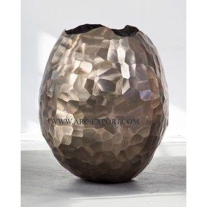 Vase à fleur en métal martelé de grande taille de qualité supérieure au design antique Pot de vaisselle moderne pour la maison prix de gros - Product Image 1