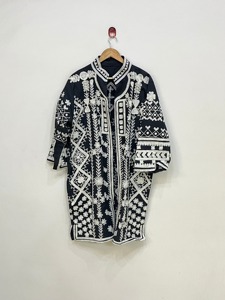 Veste en coton brodée à col mandarin pour hommes, style chinois, manches longues, motif géométrique, broderie à la main, vêtements d'automne - Product Image 1