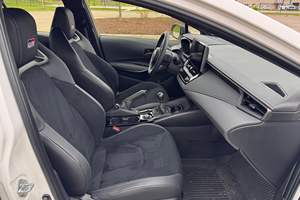 2025 To yo ta GR Co rol La AWD Caja de cambios automática para automóvil de bajo kilometraje Dirección izquierda Gas oscuro/condición eléctrica - Product Image 5