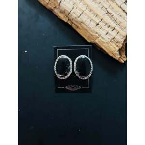 Boucles d'oreilles clous Navajo faites à la main en argent sterling et buffle blanc, incrustation d'onyx sertie clos - Product Image 1