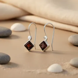 Pendientes de Plata 925 con Forma Cuadrada y Granate para Mujer, Idea de Regalo Elegante - Product Image 1