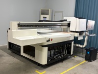Imprimante jet d'encre UV numérique automatique nouvelle génération 1413L 1440Dpi avec tête d'impression Epson I3200 pour l'impression d'emballages cadeaux, de bouteilles de vin et de thé