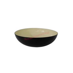 Bol en métal de forme ronde beige et noir, personnalisable, écologique, de luxe, style mid-century modern, pour la décoration et la vaisselle - Product Image 1