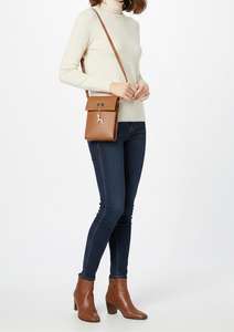 Sac à bandoulière élégant pour femme en cuir véritable avec fermoir métallique et breloque suspendue pour un usage quotidien et des événements spéciaux - Product Image 3