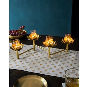 ที่วางดอกบัวทองเหลืองพร้อมที่ขัดเงาสีทองสำหรับของขวัญคืนงานแต่งงาน - Product Image 1