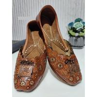 BS INTERNATIONAL Chaussures traditionnelles pour femmes à prix abordable, en cuir absorbant la transpiration, pour fêtes et marche, tendance mode indienne