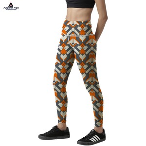 Venta directa de fábrica de alta calidad personalizada sublimación Yoga Leggings para las mujeres hechas de poliéster Spandex bajo precio al por mayor - Product Image 2