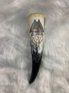 Taza de cerámica de cuerno vikingo festivo hecho a mano para hidromiel y cerveza para fiestas navideñas y alegrías navideñas - Product Image 5