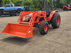 Tracteur agricole 4x4 M7060 70 CV à transmission par engrenages avec benne avant pour travaux sur les champs et dans les jardins - Product Image 5