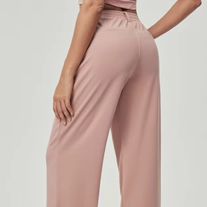 กางเกงสูทลำลองผู้หญิงแบบเรียบ สไตล์สลิมฟิต ขาสั้น ผลิตโดยโรงงานในบังกลาเทศ รับผลิตตามแบบ พร้อมส่ง ขายส่งราคาโรงงาน ชุดใหม่สำหรับสุภาพสตรี - Product Image 1