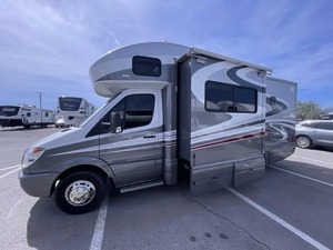 Winnebago V-i-e-w 2-4-H d'occasion de 2008 prêt à être vendu - Product Image 4
