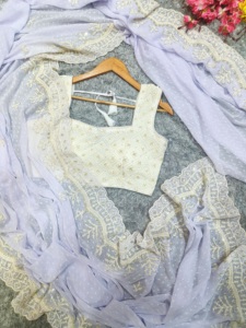 Sari indien traditionnel exclusif en mousseline douce avec broderie Zari et sequins, élégant pour mariage, collection boutique indienne - Product Image 3