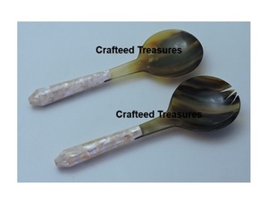 Serveur de salade en corne naturelle de haute qualité ensemble de 2 pièces avec poignée de vadrouille service de salade personnalisé et outils de mélange au meilleur prix - Product Image 1