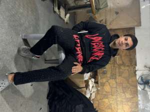 Conjuntos de ropa deportiva para hombre 2025, chándales informales de invierno de cintura alta OEM, sudaderas con capucha gruesas, sudadera con botones, pantalones, marca personalizada oscura - Product Image 3