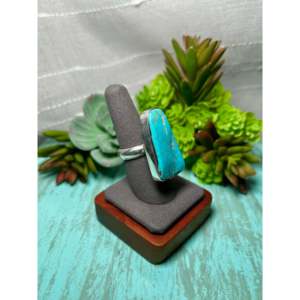 Bague artisanale Navajo en turquoise de Kingman et argent sterling, taille 7.75, bijou culturel de collection - Product Image 2