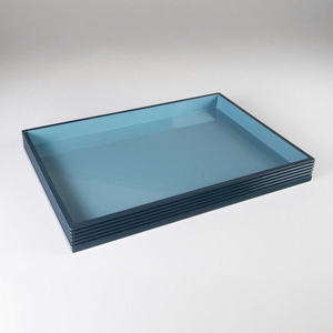 Matrimonio perfecto de diseño y funcionalidad Accesorio atemporal Decoración para el hogar Bandeja de servicio de laca rectangular - Product Image 3