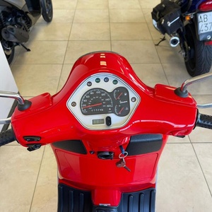 Per Scooter a Due Ruote VESPA 300 GTS SUPER - Product Image 2