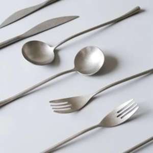 Ensemble de couverts élégants en acier inoxydable avec bords ultra-lisses, résistance supérieure aux rayures et éclat de miroir haut de gamme - Product Image 2