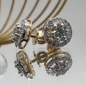 Boucles d'oreilles intemporelles en or massif avec diamants pour l'élégance quotidienne - Product Image 3