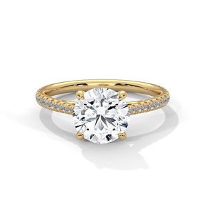 Anillo Solitario de Moissanita de Corte Brillante Redondo de 2.0ct, Plata de Ley 925 con Banda Engastada en Pavé - Product Image 1